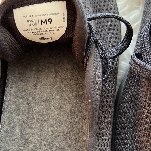 All birds dark gray shoes size is 9 uk 8 - Picture 2 of 4